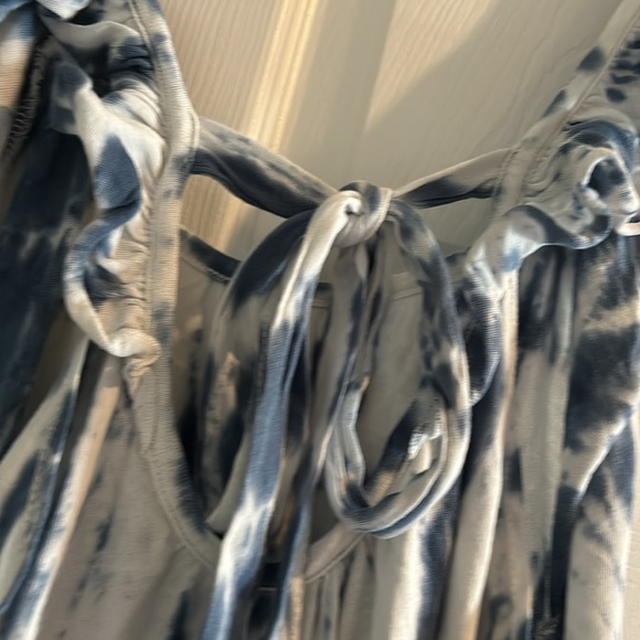 NWT, chaser, women’s flowy tie-dye shirt with back tie detail - Picture 5 of 9